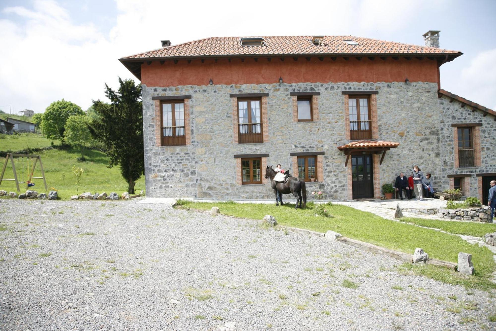 Gasthaus El Conventu Del Asturcon Lago  Exterior foto